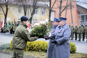 komendanci z kwiatami