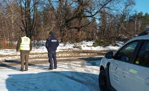 funkcjonariusz policji i straży leśnej