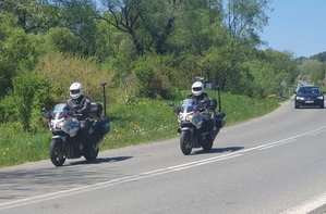 policjanci na motocyklach