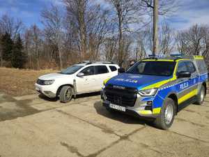 pojazdy Policji i Straży Leśnej