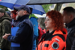 policjant i ratownik medyczny kobieta