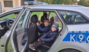 policjanci, spotkanie z dziećmi