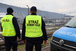 funkcjonariusze Policji i SOK-u