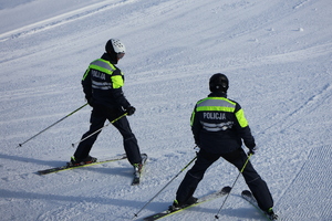 policjanci na stoku