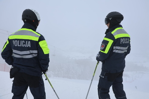 policjanci na stoku