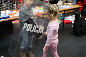 policjanci podczas WOŚP