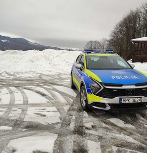 policjantka, radiowóz