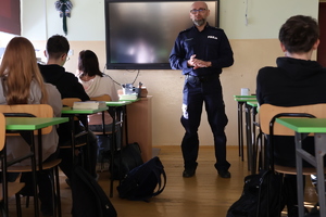 policjant i klasa mundurowa