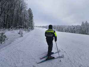 policjanci nas stoku