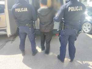 policjanci i poszukiwany