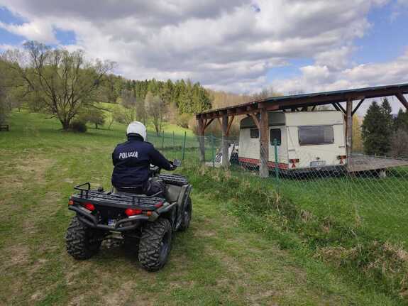 policjanci na quadach
